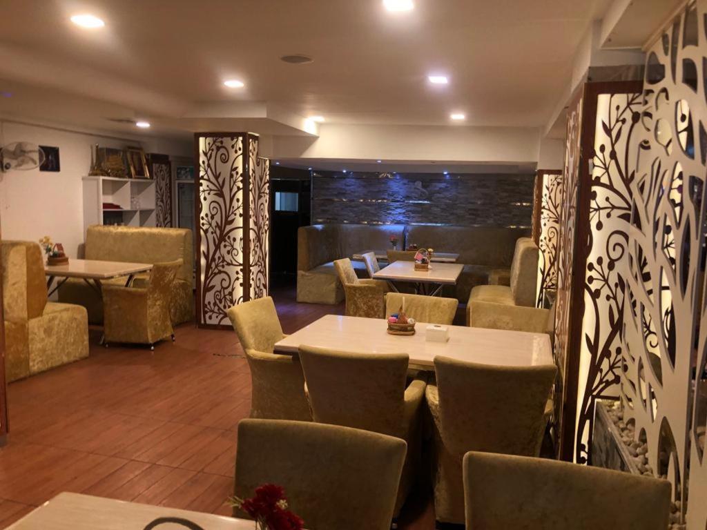 Abunawas Merry Inn At Walking Street Pattaya Exteriör bild